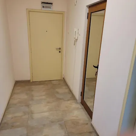 And Skyline 2br 5th Floor Walk Up * ヴァルナ