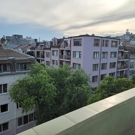 And Skyline 2br 5th Floor Walk Up アパート *