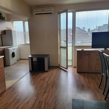 And Skyline 2br 5th Floor Walk Up ヴァルナ