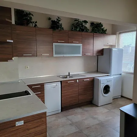 And Skyline 2br 5th Floor Walk Up ヴァルナ