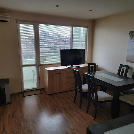 And Skyline 2br 5th Floor Walk Up アパート